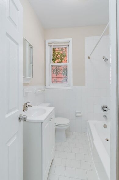 Foto del edificio - 124 W 54th St