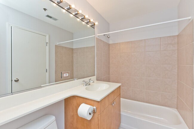 Foto del edificio - 520 W Huron St