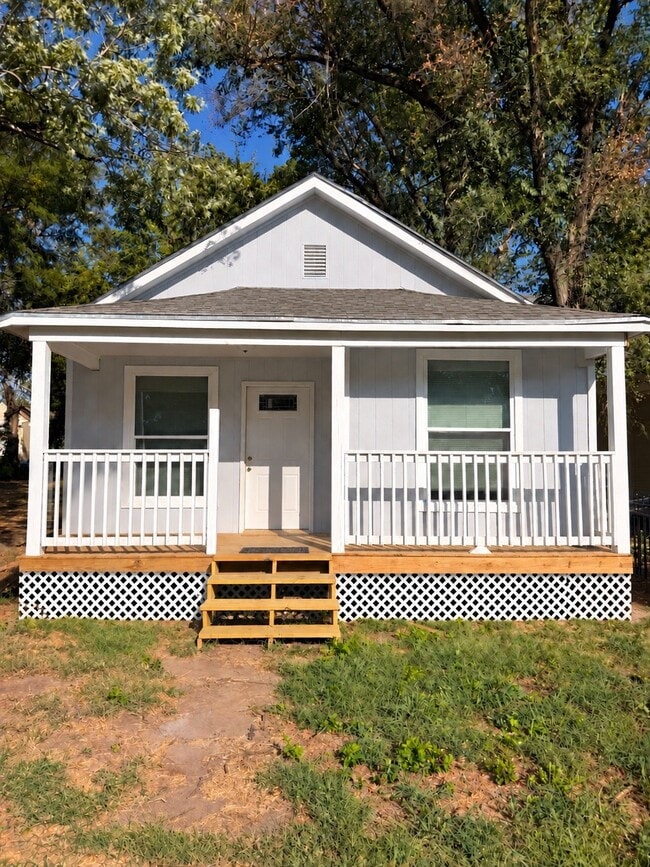 Building Photo - 1732 SW Clay St