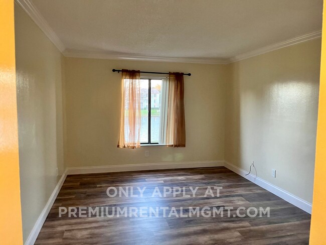 Foto del edificio - 8205 Sun Spring Cir