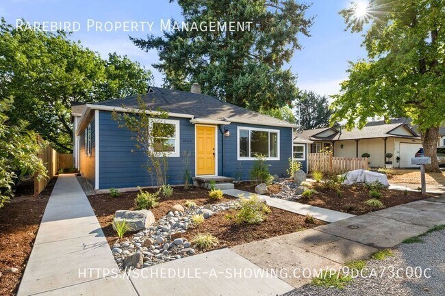 Building Photo - 3 bedroom, 2 bath in Southeast Portland!