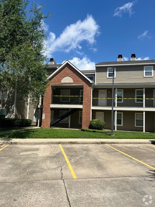 Building Photo - 141 E Boyd Dr