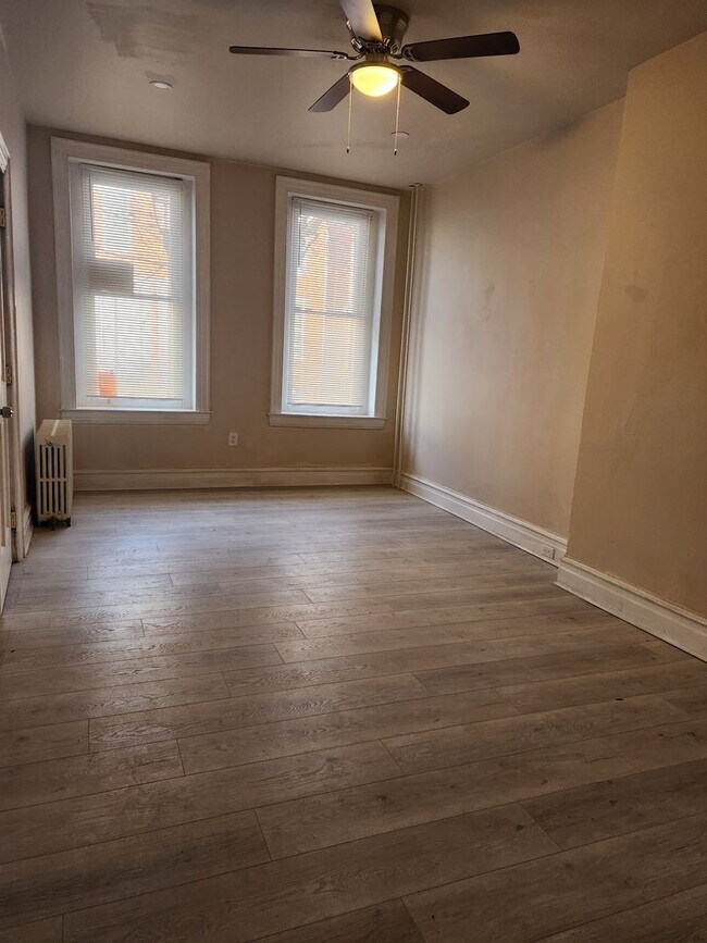 Foto del edificio - 330 W Philadelphia St