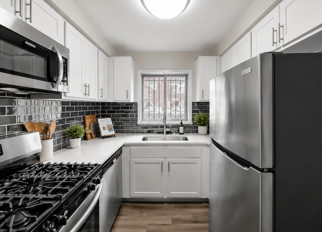 Foto del edificio - Oak Park Manor Apartments & Townhomes