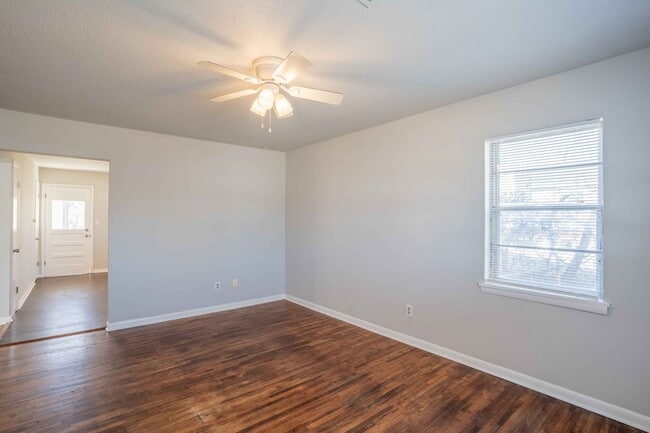 Building Photo - 2 Bed / 1 Bath rental property