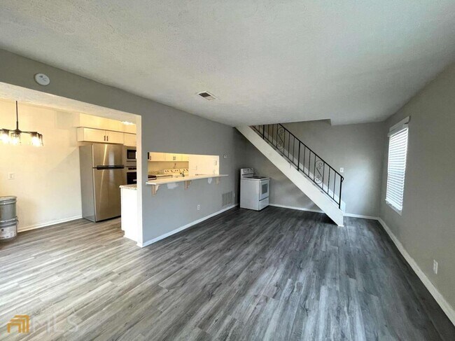 Building Photo - 662 Bellemeade Dr SW