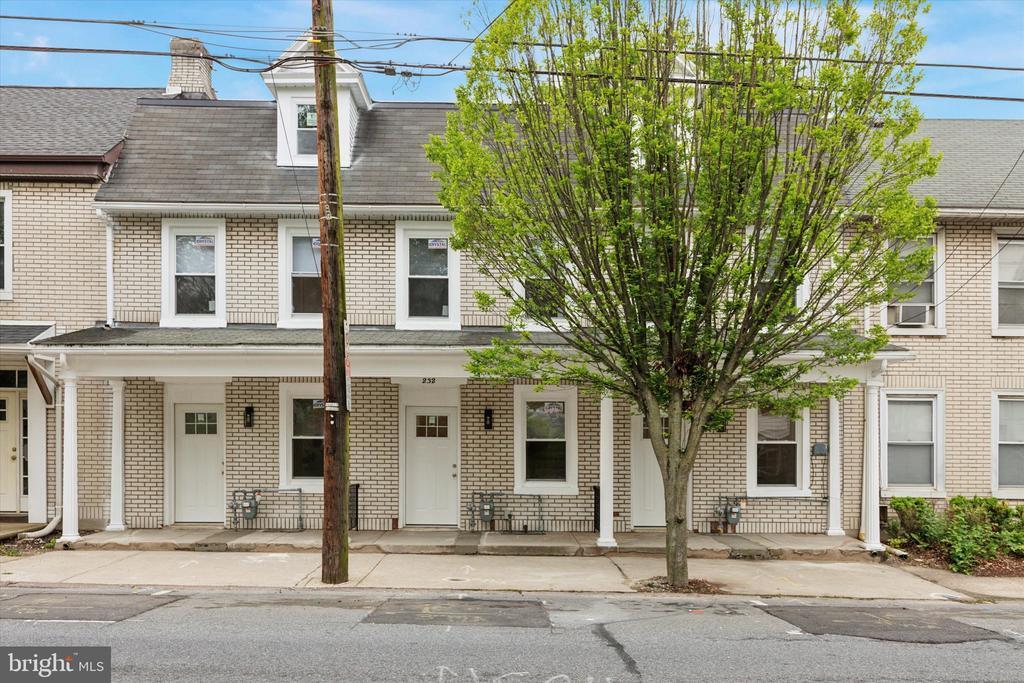 Primary Photo - 232 Main St