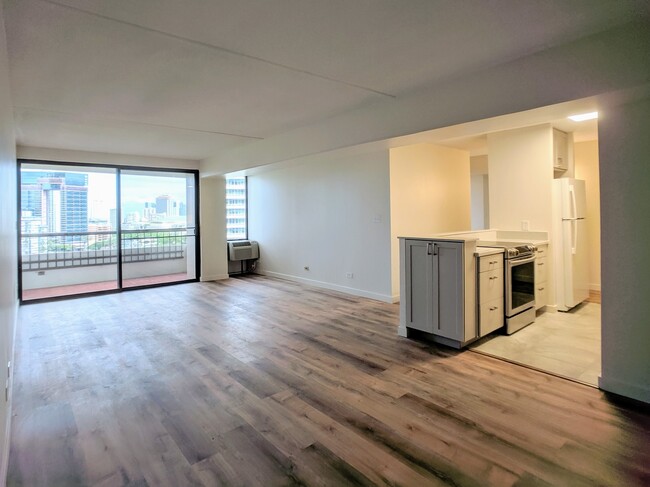 Building Photo - Partly Furnished 2 Bedroom 2 Bath with 1 P...