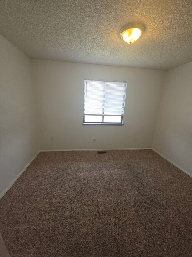 Foto del edificio - 3 Bedroom Apartment in FRUITA!!!