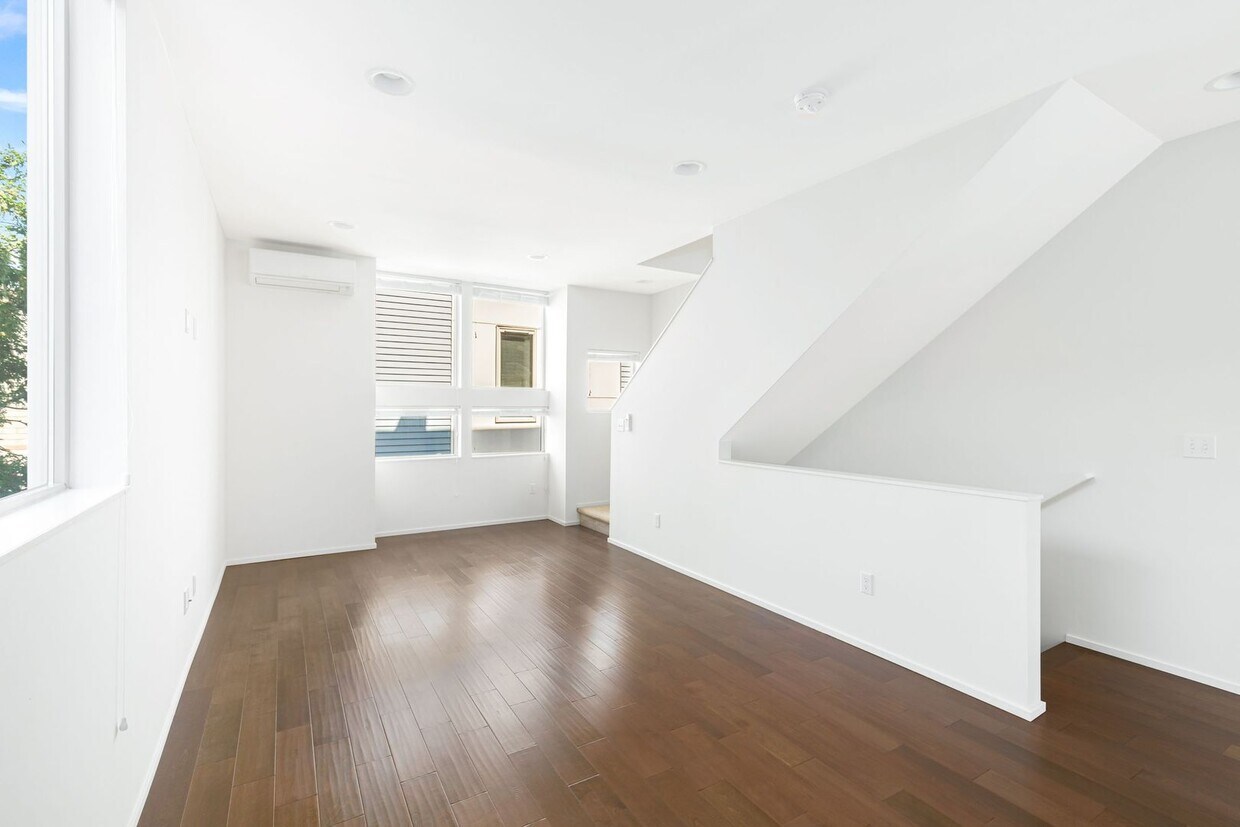 2 Bedroom 2 Bath Townhome with Rooftop Deck in Crown Hill - 2 Bedroom 2 Bath Townhome with Rooftop Deck in Crown Hill