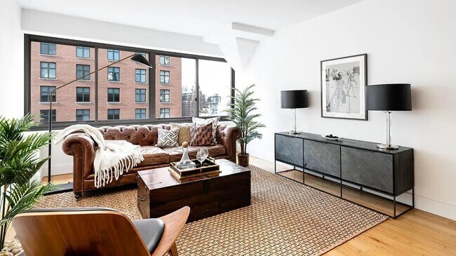 Building Photo - 322 E 69th St