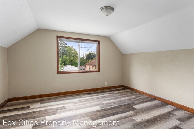 Foto del edificio - 3 br, 1 bath House - 413 Nassau Street
