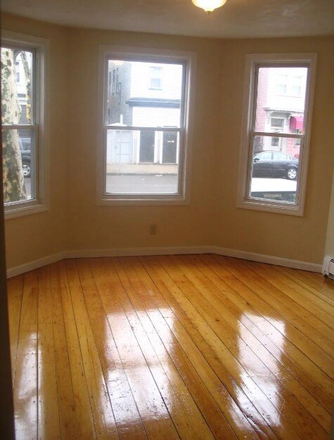 Building Photo - 188 Chelsea St