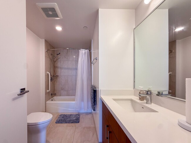 Building Photo - High-Floor 2BR Corner Unit with Expansive Views & 2 Parking at Azure Ala Moana