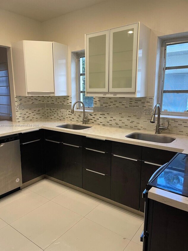 Foto del edificio - 330 W 46th St