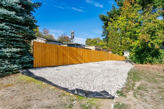 Building Photo - 430 Birch St