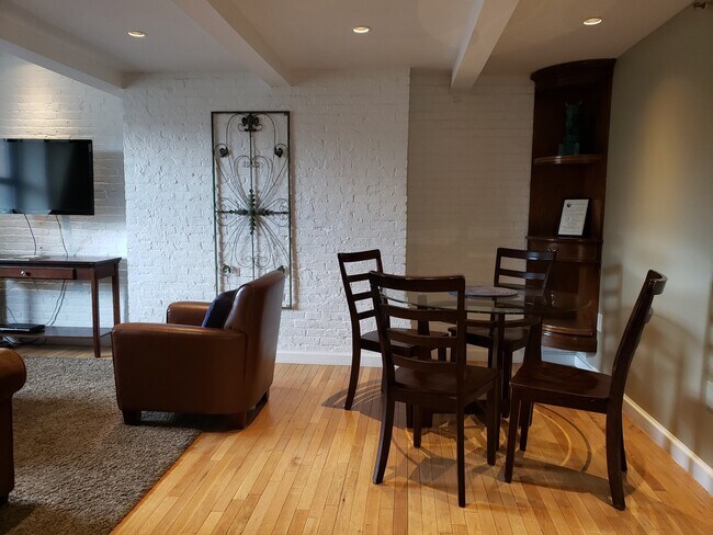 Building Photo - 110 Beacon St