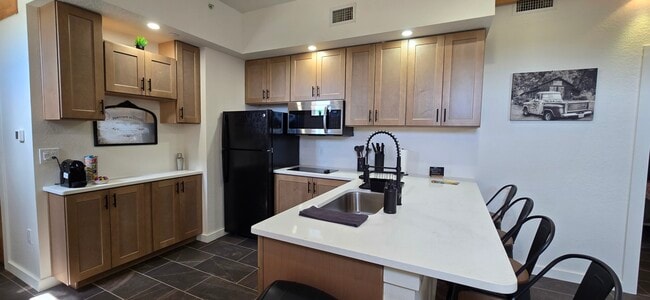 Building Photo - 101 Palm Harbor Pky