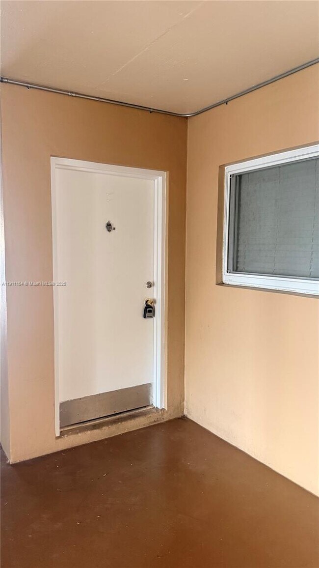 Foto del edificio - 7430 Miami Lakes Dr