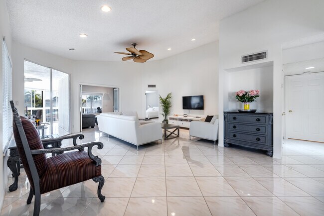 Foto del edificio - 7485 Glendevon Ln