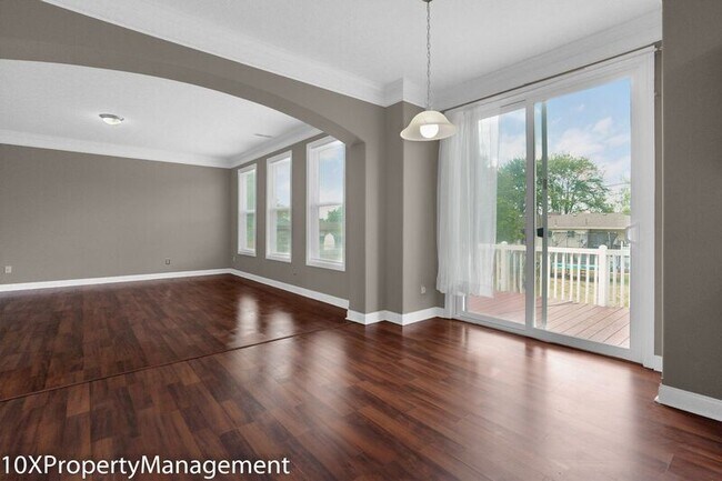 Building Photo - 3056 Melville St