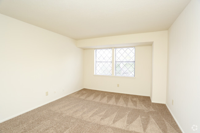 2BR, 1BA - 940 SF - Bedroom - The Devonshire