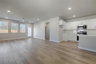 Building Photo - 806 Pne Bch Dr