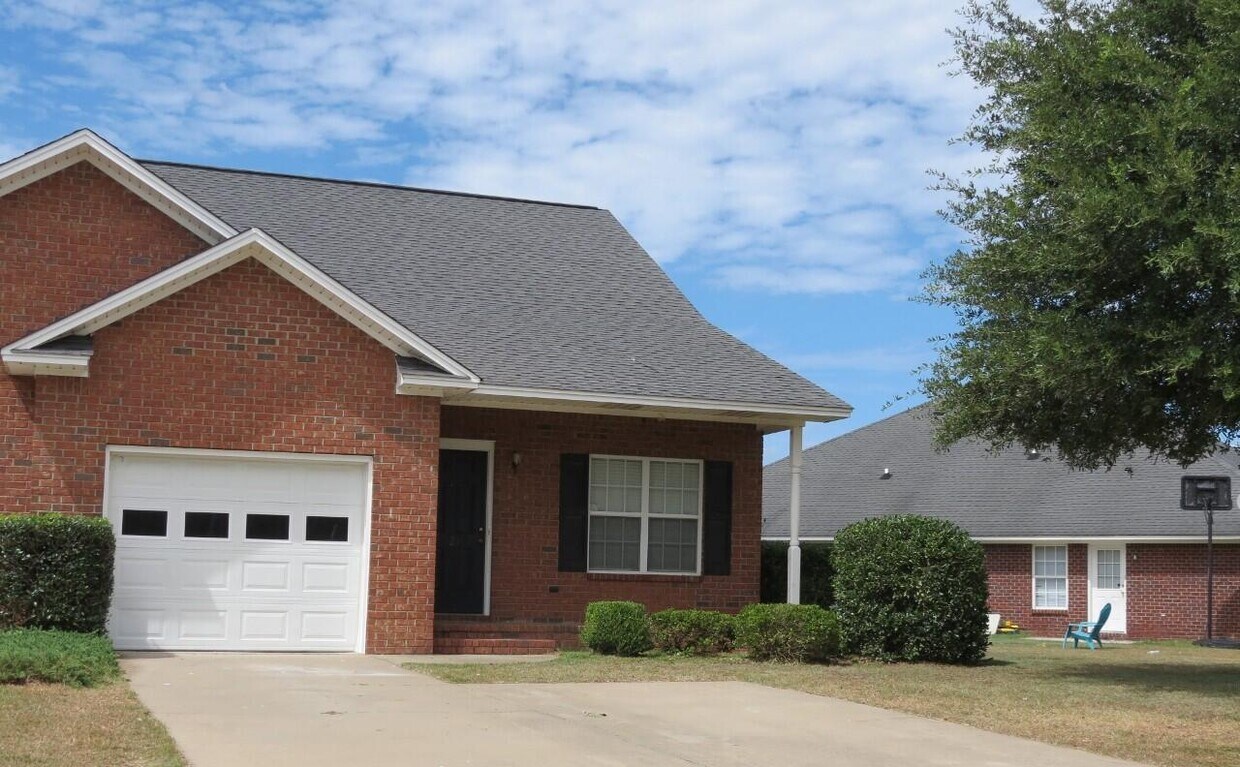 Foto principal - 3421 Beacon Dr