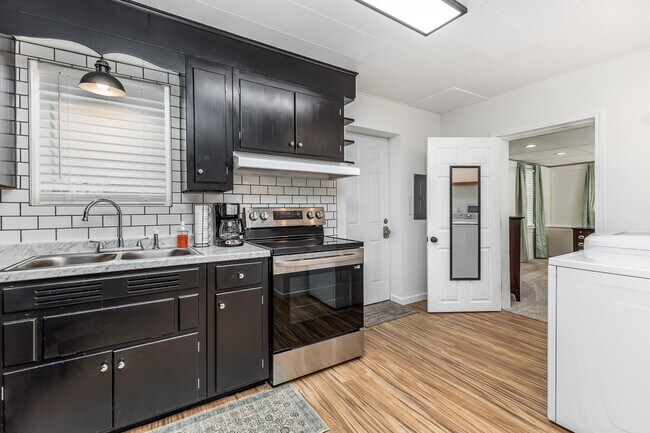 Kitchen - 525 Loras Blvd