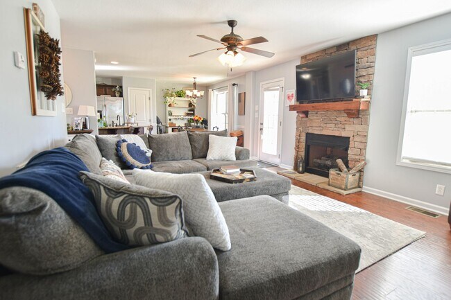 Foto del edificio - Pet Friendly Four Bedroom!