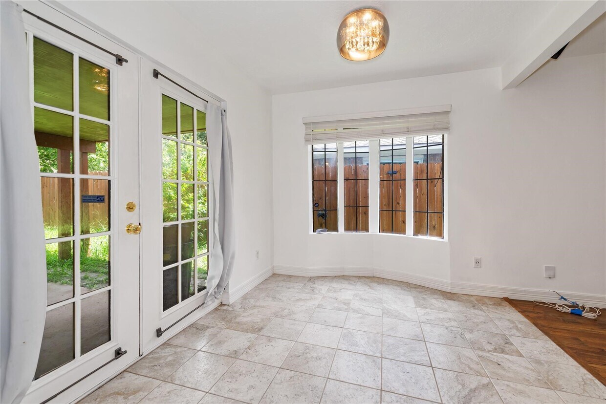 Foto principal - 4811 Algernon Dr