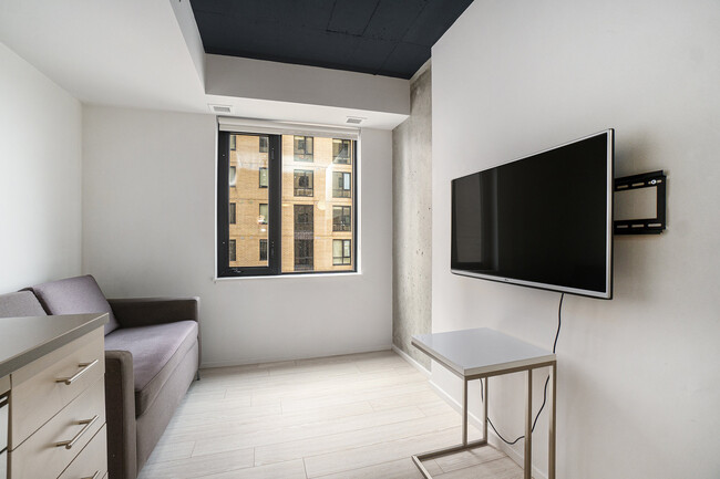 Building Photo - Premium Student Experience - 101 Champange...