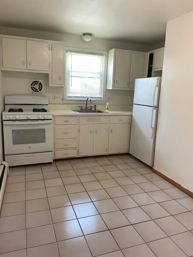 Kitchen - 73 Gould Dr