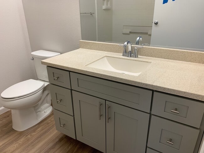 Building Photo - Hillsdale 2/2/2 - ground floor unit outsid...