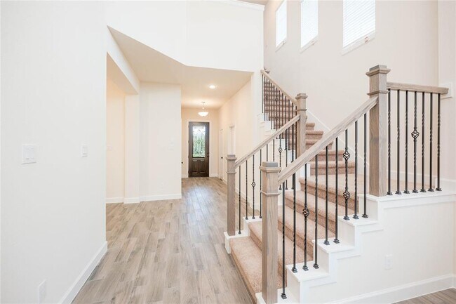 Building Photo - 26927 Brighton Valley Way