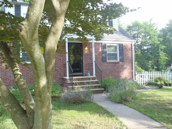 Building Photo - 132 N Hillside Ave