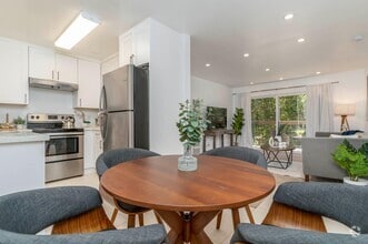 Building Photo - 5305 Ridgeview Cir