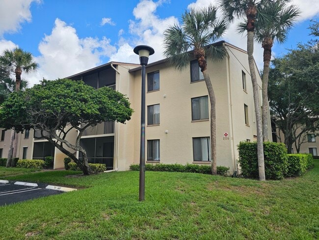 Building Photo - 206 Foxtail Dr