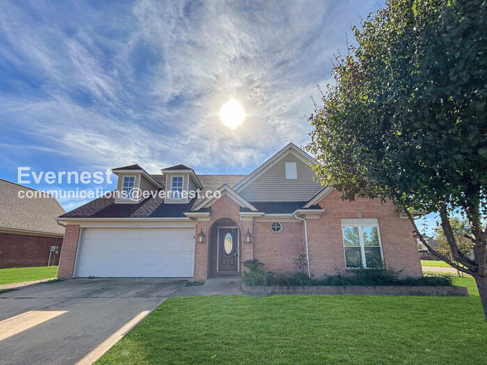 Foto principal - 1649 Central Trails Dr