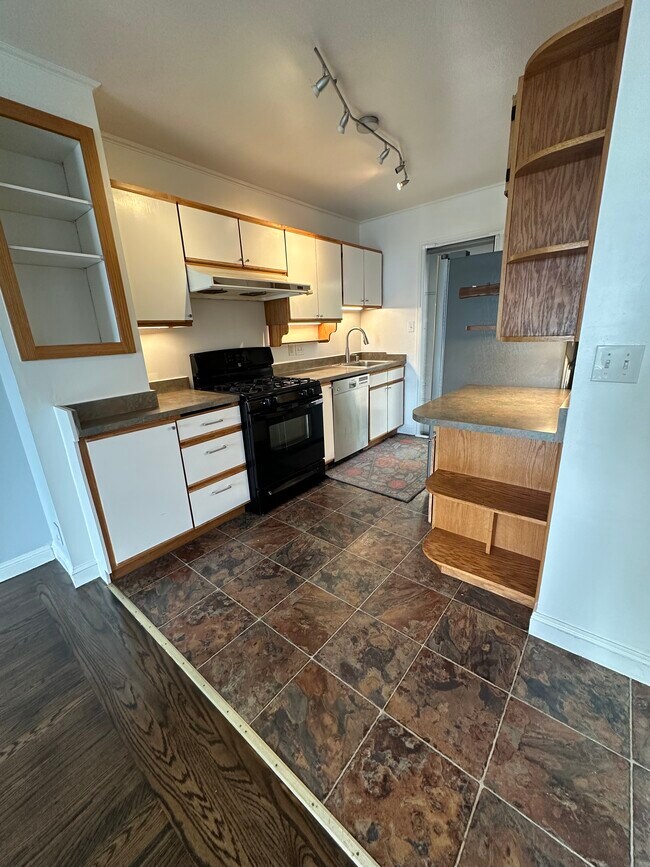 Building Photo - 386 Franconia St
