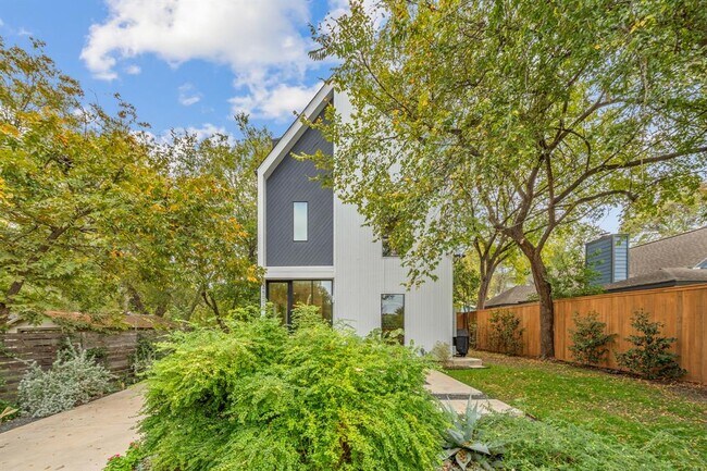 Building Photo - 2509 Durwood St