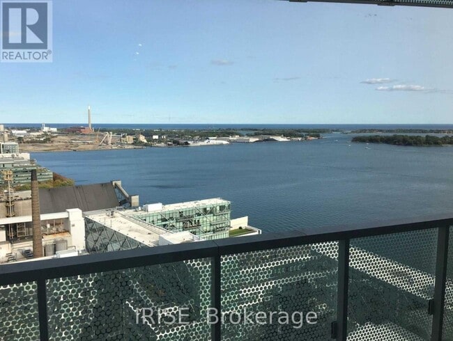 Building Photo - 15 Queens Quay E