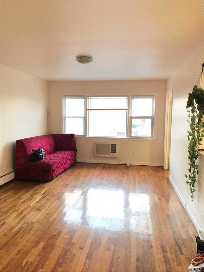 Foto del edificio - 42-28 164th St