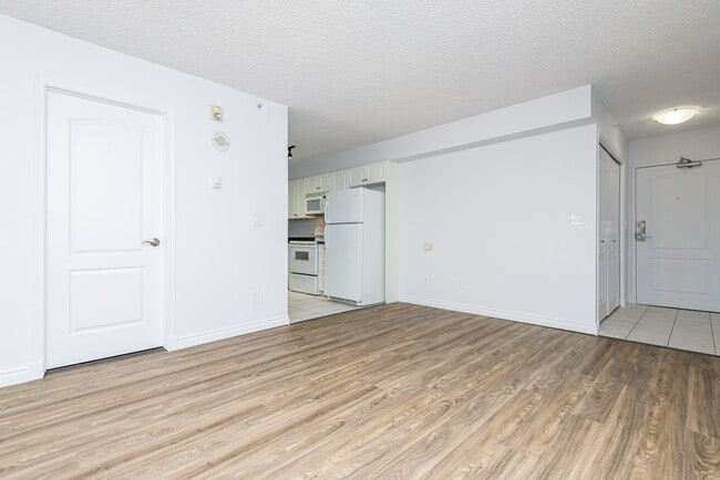 Building Photo - Grand Central Manor