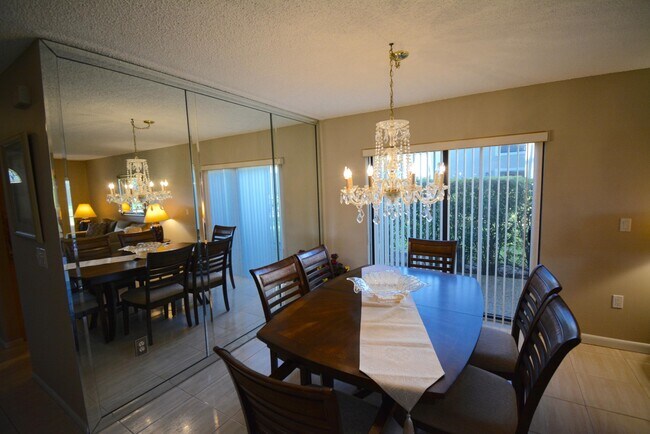 Foto del edificio - 10 Stratford Dr E