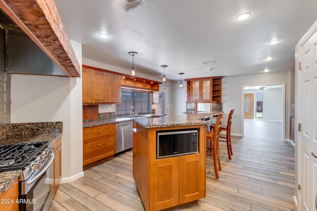 Building Photo - 2348 N 28th Pl