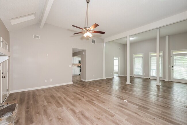 Building Photo - 14 Sleepy Hollow Ct