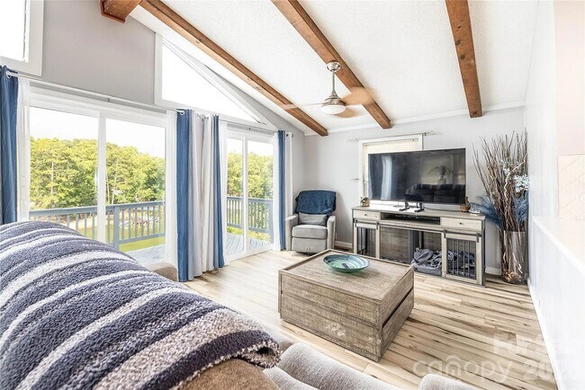 Building Photo - 138 Strand Dr