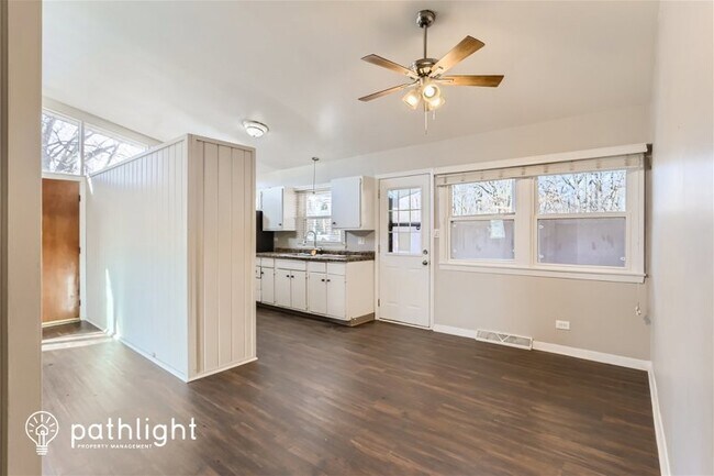 Building Photo - 30477 N Oak Grove Ave, Libertyville, IL, 6...