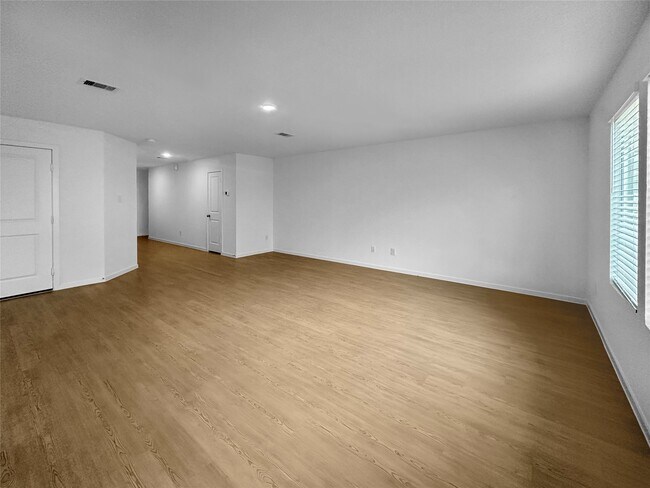 Foto del edificio - 31460 Moore Rd